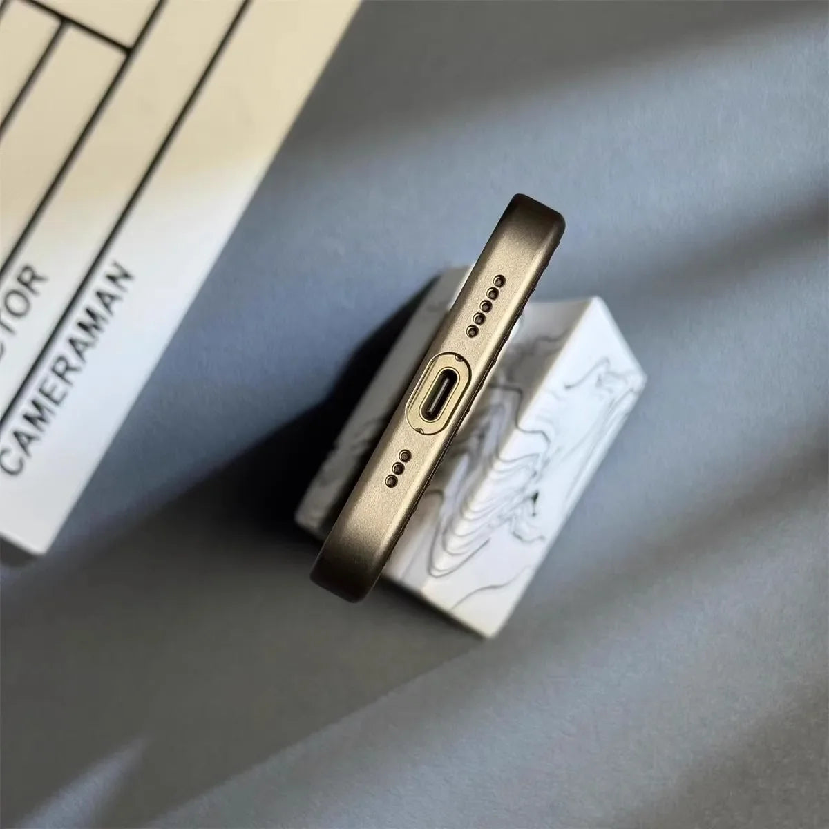 Custodia iPhone 13 e iPhone 14 | Cover Telefono con Protezione Militare Ð Design Elegante e Leggero per Massima Sicurezza 4