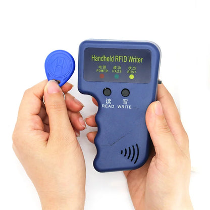 Portable 125KHz RFID Programmer for Duplication and Writing of Cards and Keys – Easy to Use with LED Indicator
